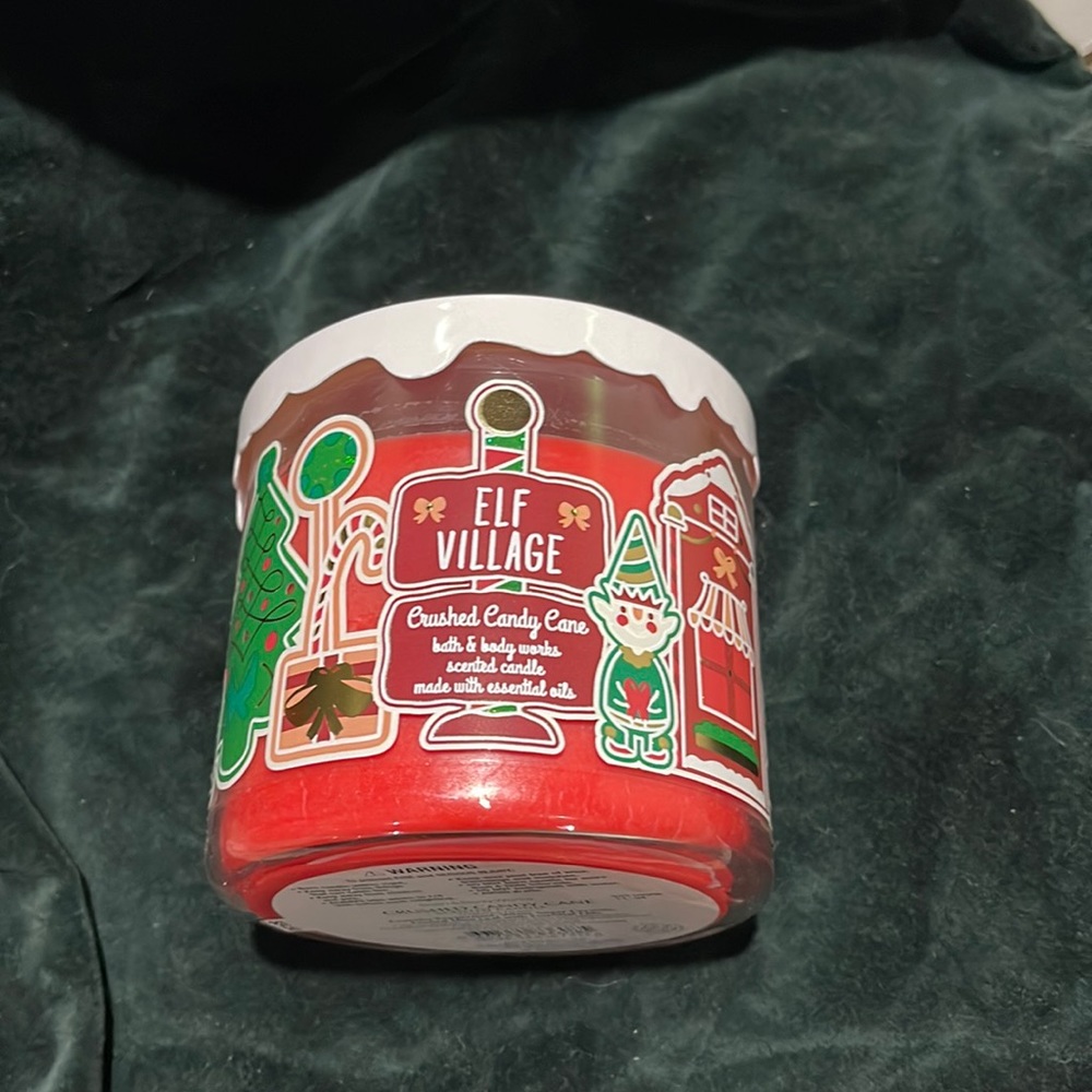 Bath and body work holiday candle